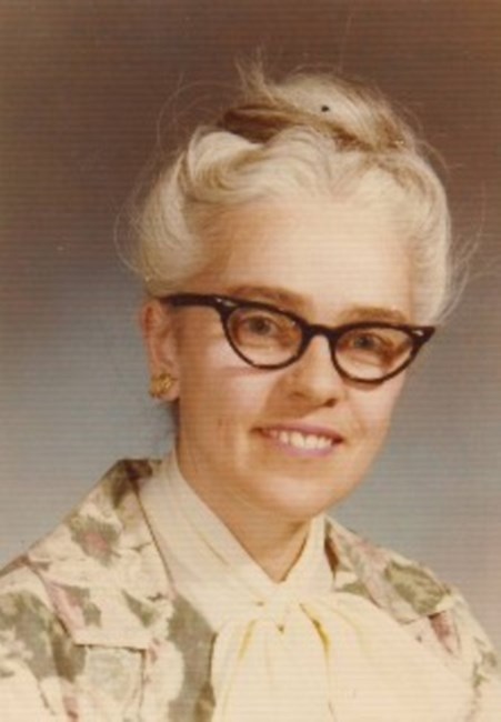 Obituary of Elizabeth Joyce MacKay Davies