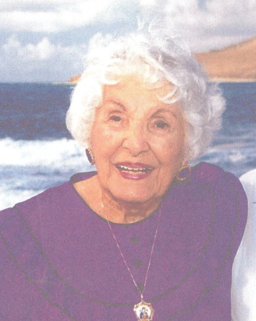 Obituary of Helen Freitas Vierra