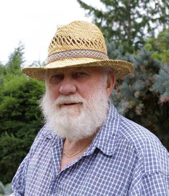 Obituary of Roy Earling Lundquist