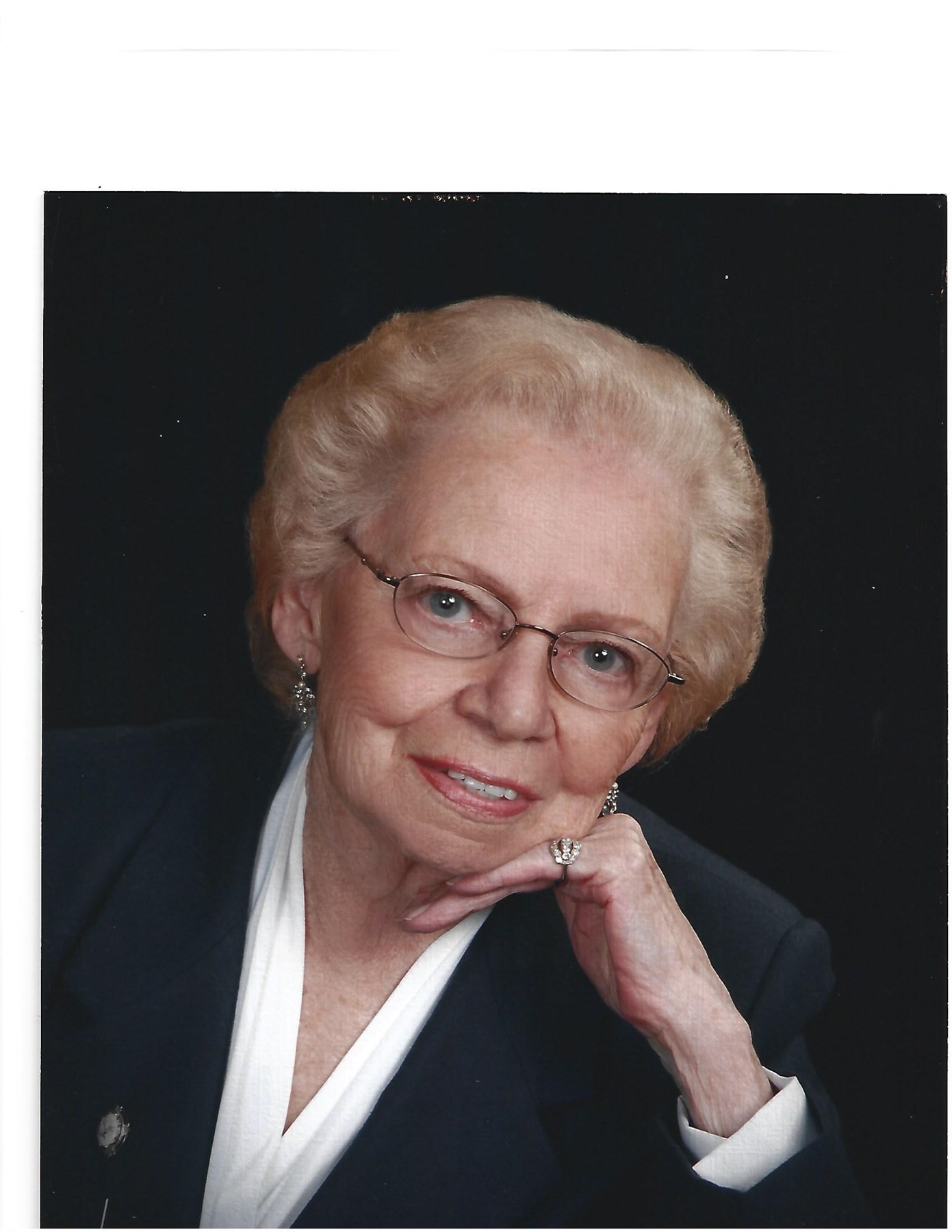 Obituary of Eileen Veronica Moore