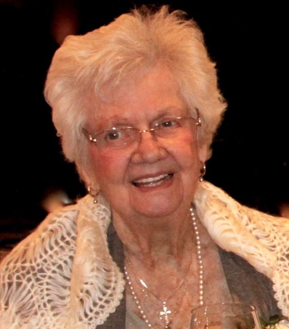 Obituario de Mary Elizabeth Connelly