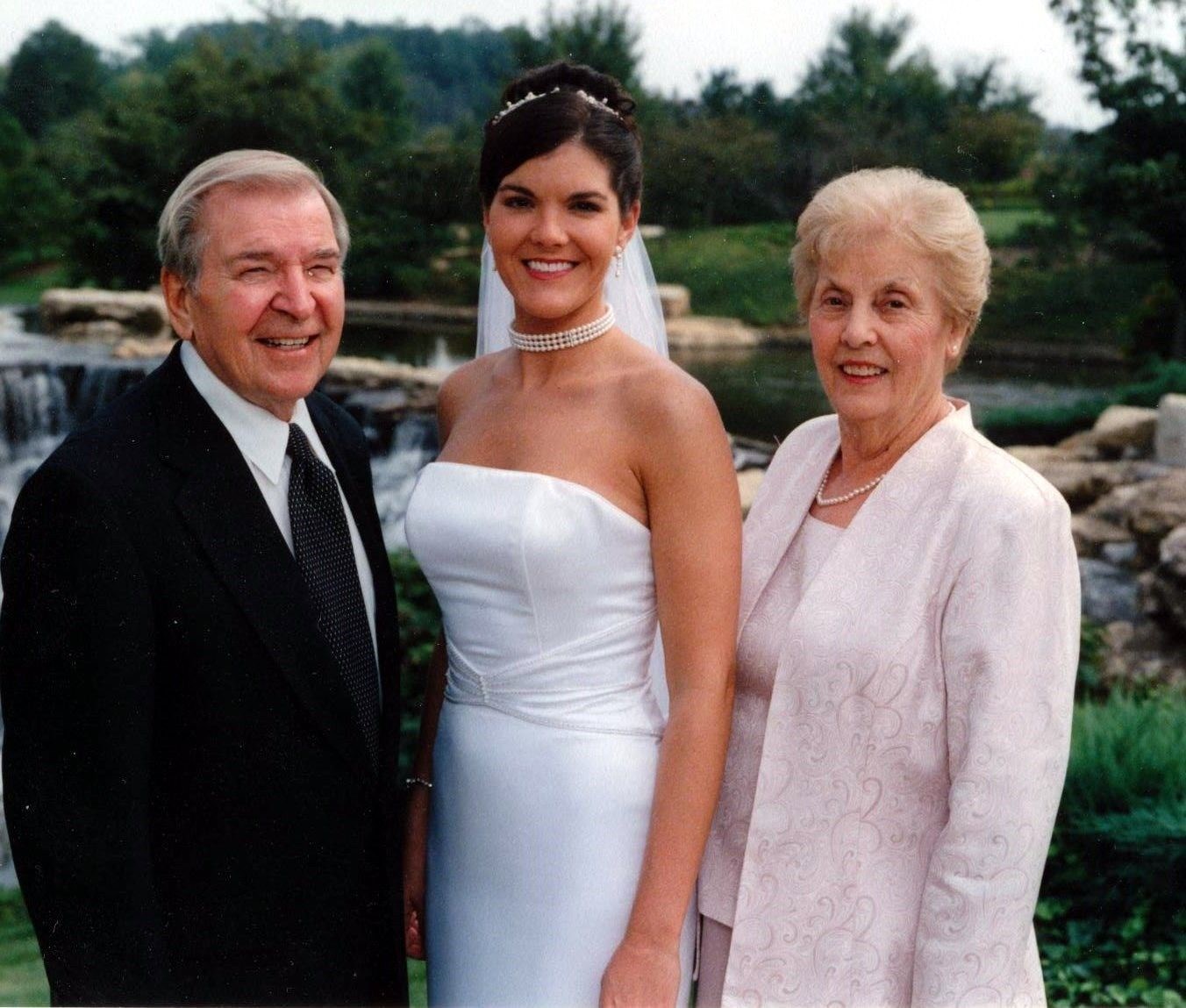 Obituary of Helen "Ikey" Moore Burns