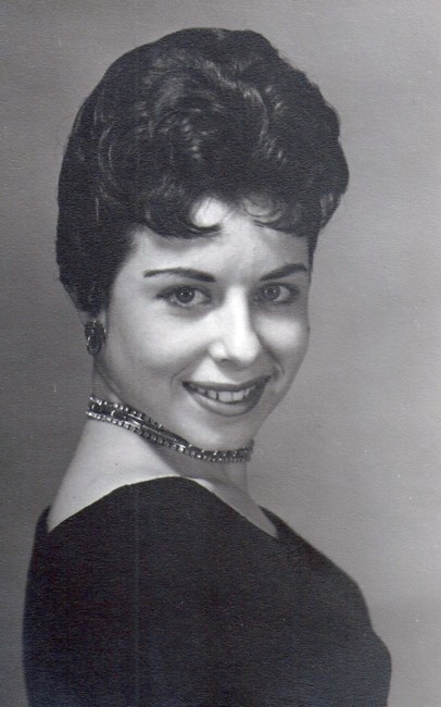 Obituario de Antoinette"Toni" Young