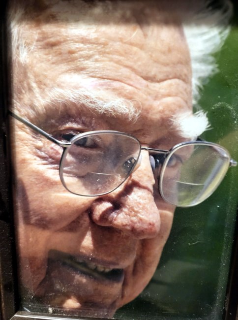 Obituary of Carlos Leon Outlaw