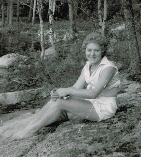 Obituary of Phyllis Shine