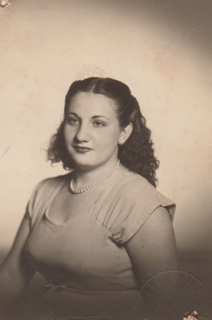 Obituary of Esther Castelo