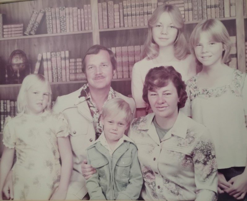 Obituary of Annie Faye Holzman