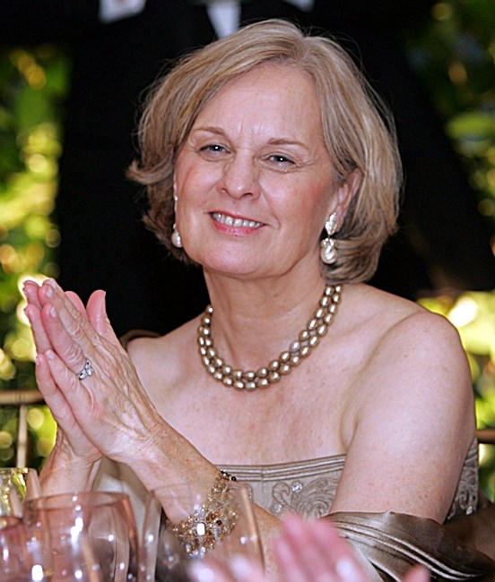 Obituary of Mary Guloien Davis