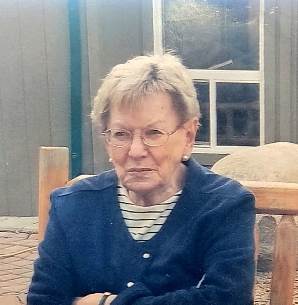 Obituary of Yvonne Helen Lindsay