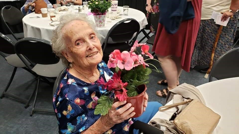 Obituario de Betty Georgianna Mitchell