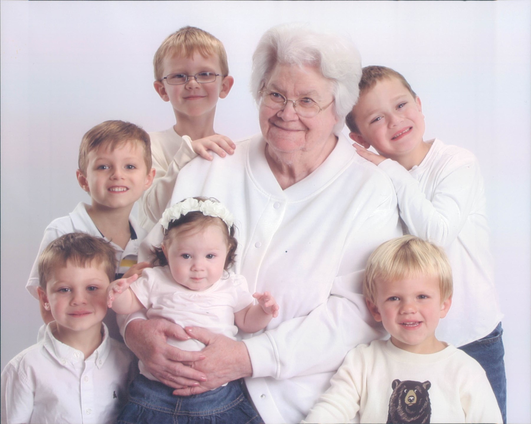 Avis de décès de Mary Aileen Lewis