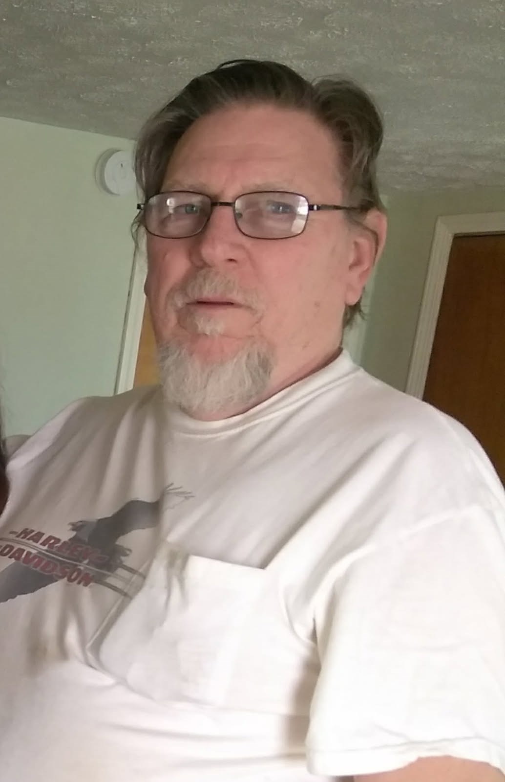 Obituario de H. Raymond Warner