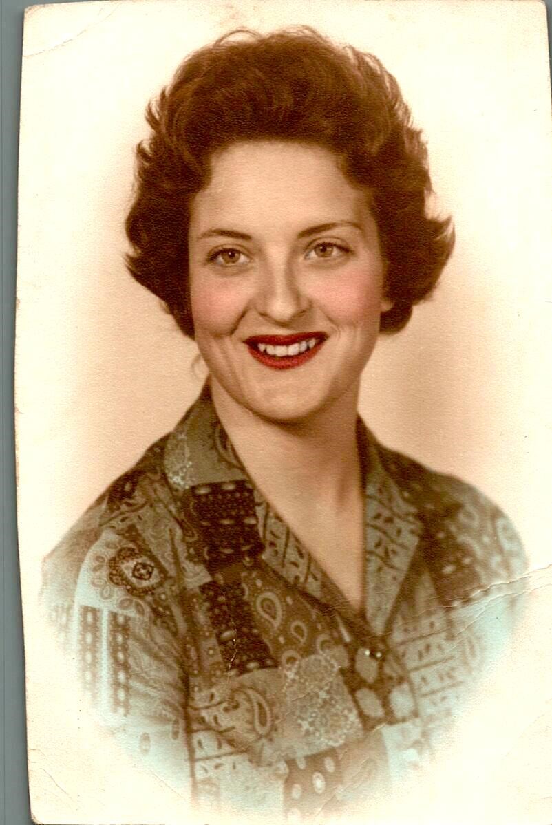 Obituary of Ivelyn Poston