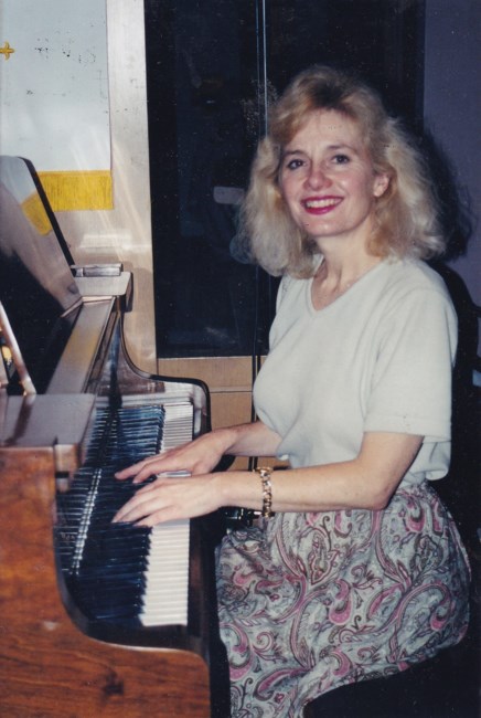 Obituario de Holly Elizabeth Logan