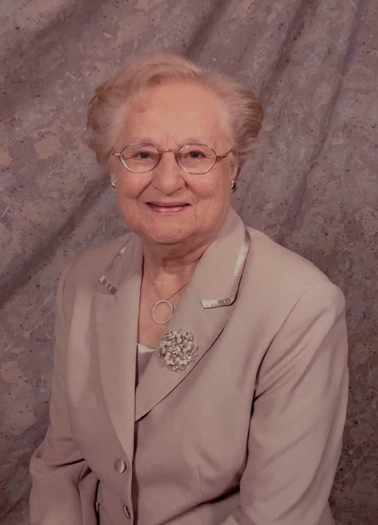 Avis de décès de Mae (Legace) Lawlor