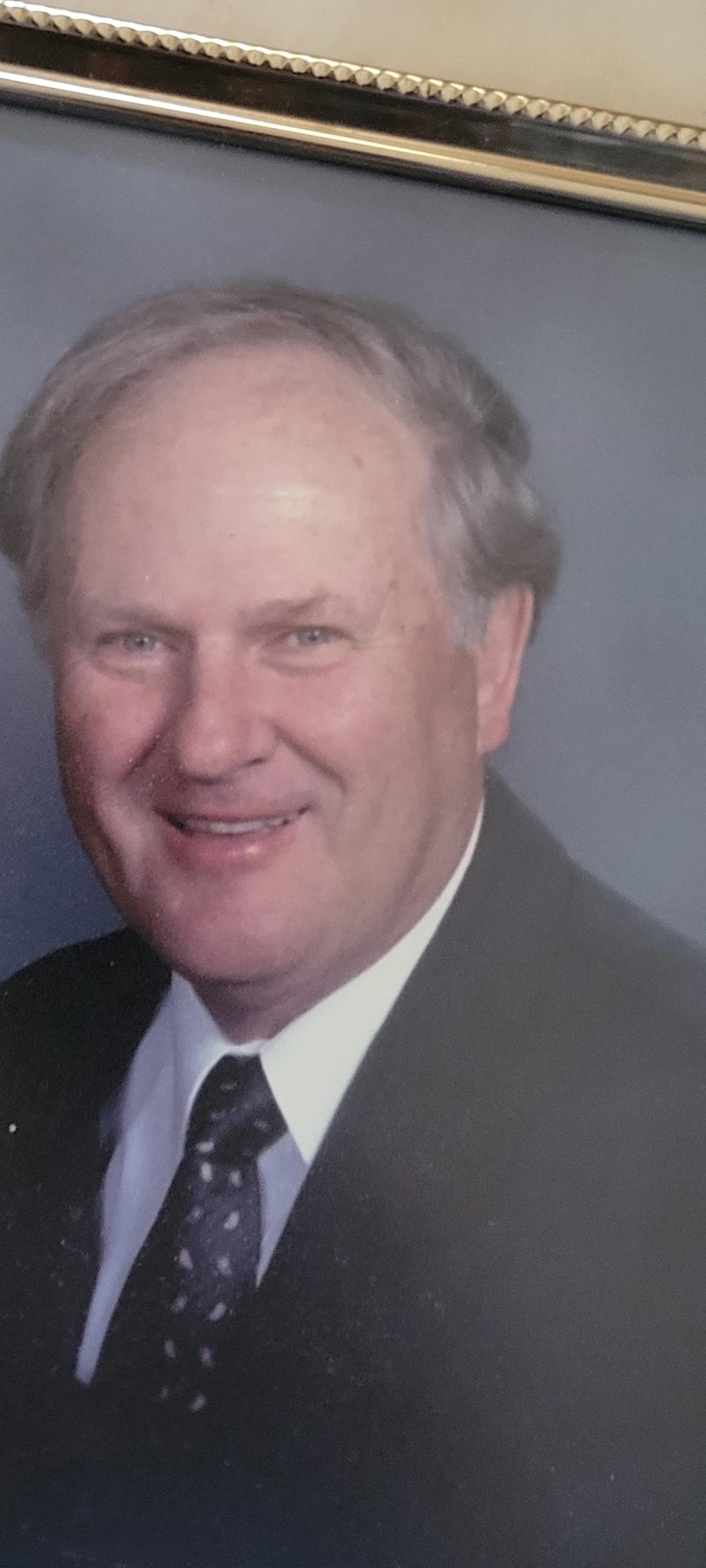 Obituary of Earl H Mueller
