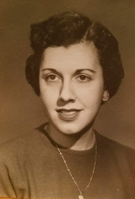 Obituario de Julia M. Amaral