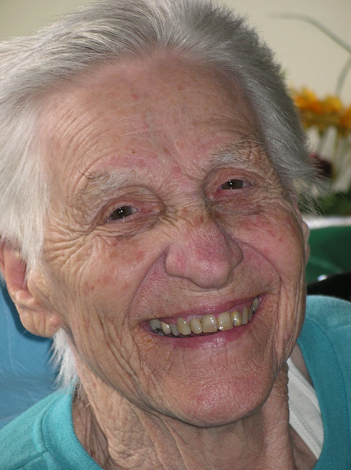 Helen Knowles Obituary