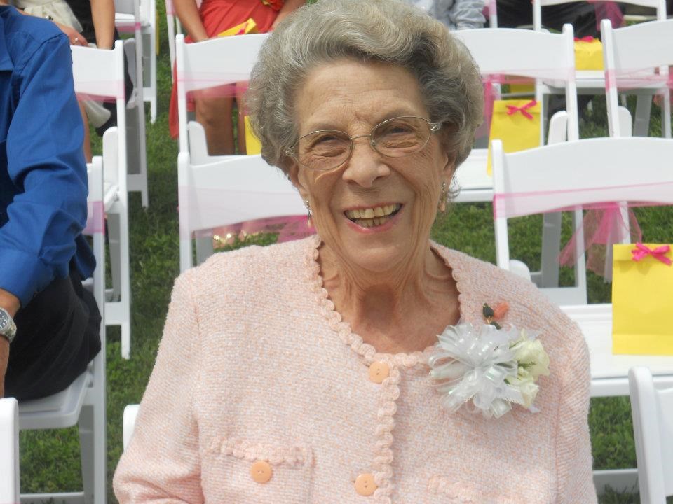 Avis de décès de Ms. Mary Evelyn Lee