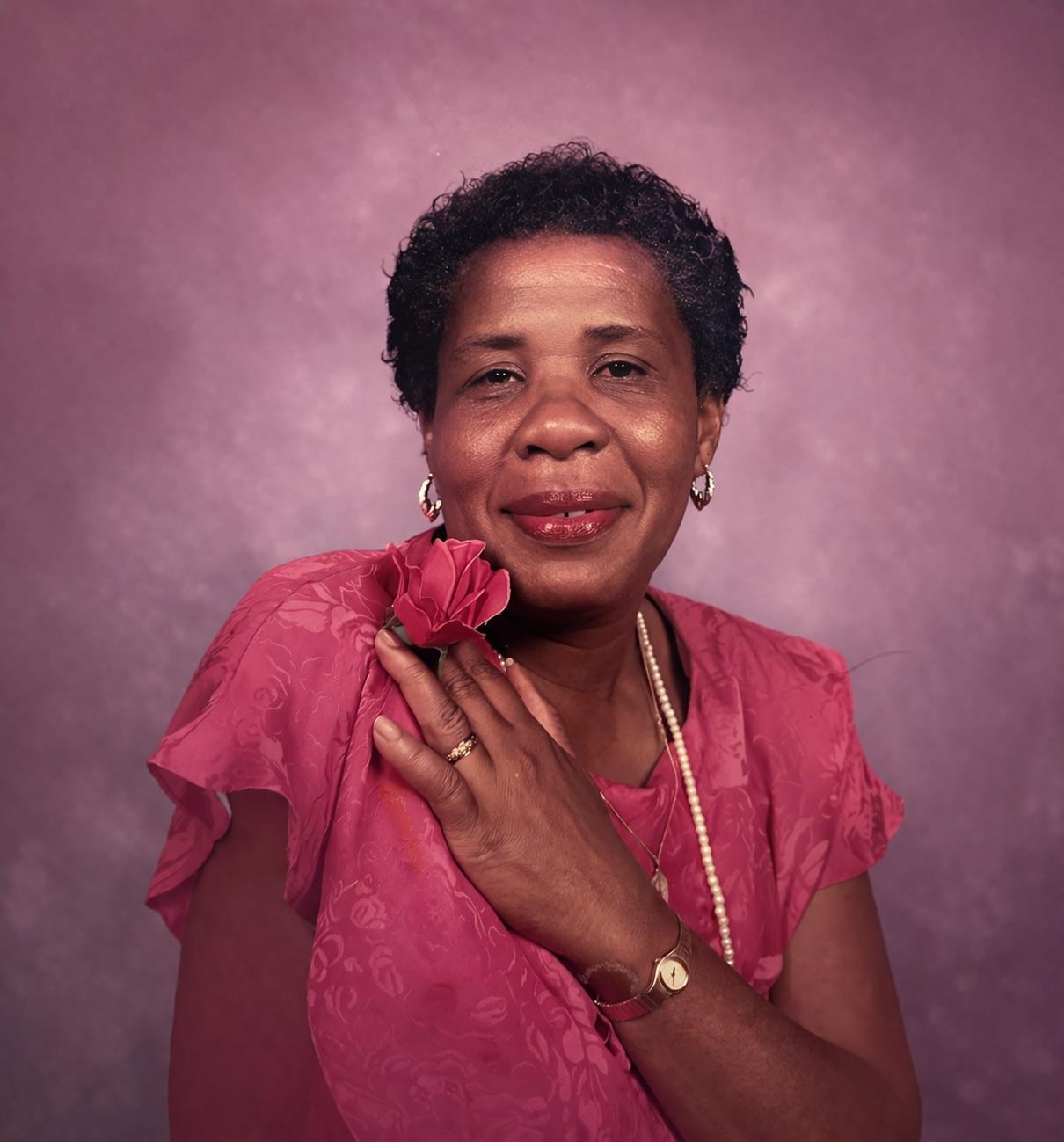 Obituary of Mrs. Gloria E McLawrence