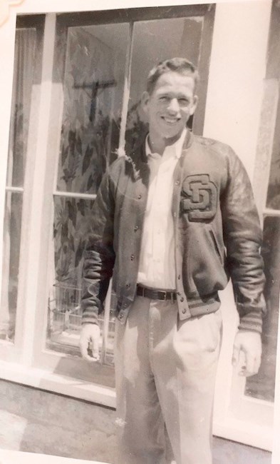 Obituario de Robert Everett Hanson