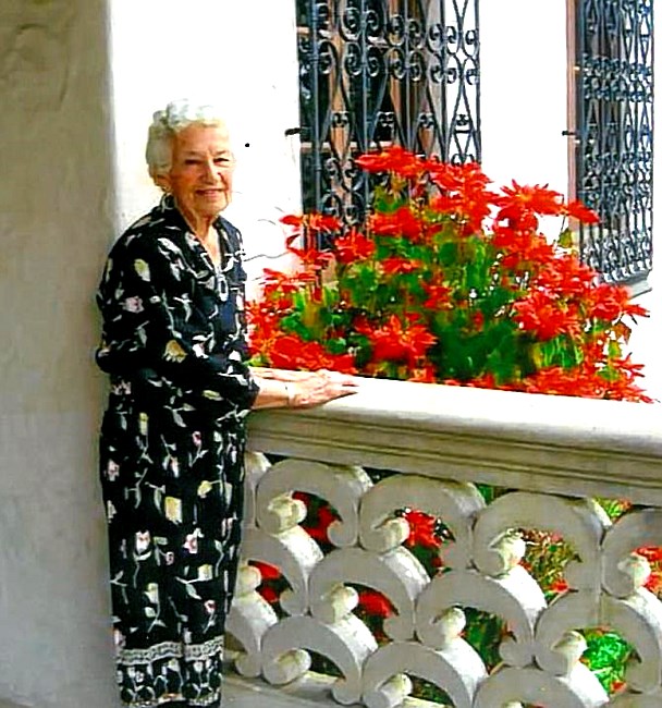 Obituary of Ninfa Perez De Los Santos