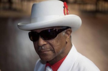 Obituary of Earl Banks