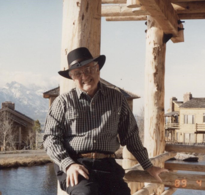 Obituario de R. Gordon R. Loveless