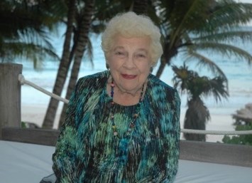 Obituary of Adrienne Hitchcock Weis