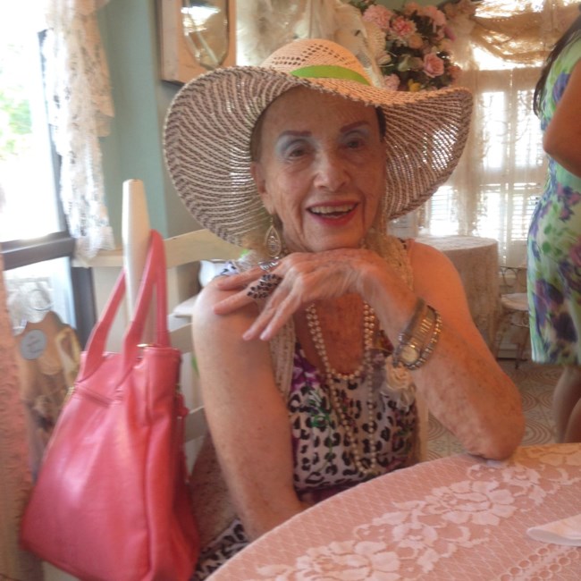 Obituary of Maria Gloria Oppenheimer