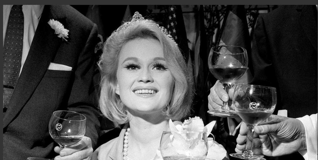 Obituario de Paula Wayne