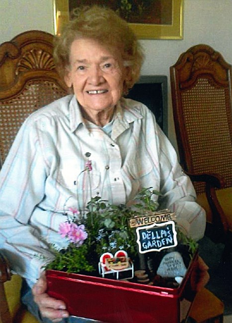 Obituario de Della Martha Pettit
