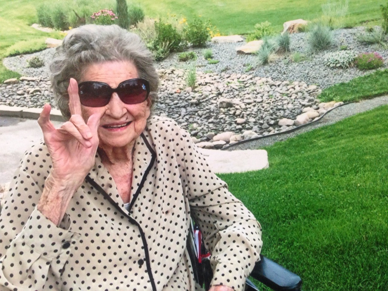 Obituary of Annie Nathaniel Tucker