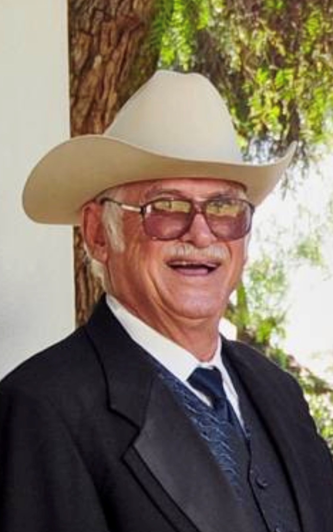 Obituary of Humberto Lomeli Gonzales