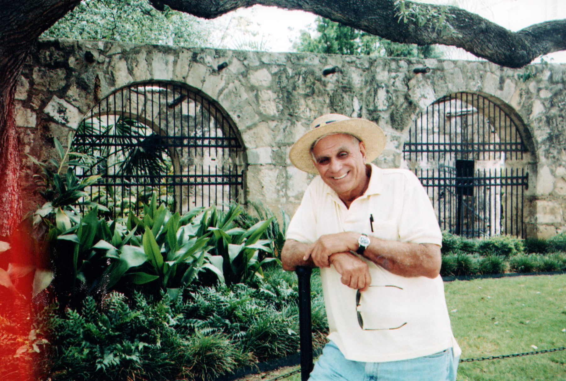 Obituary of Arturo Vela