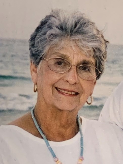Obituary of Peggy Lacey Holmes
