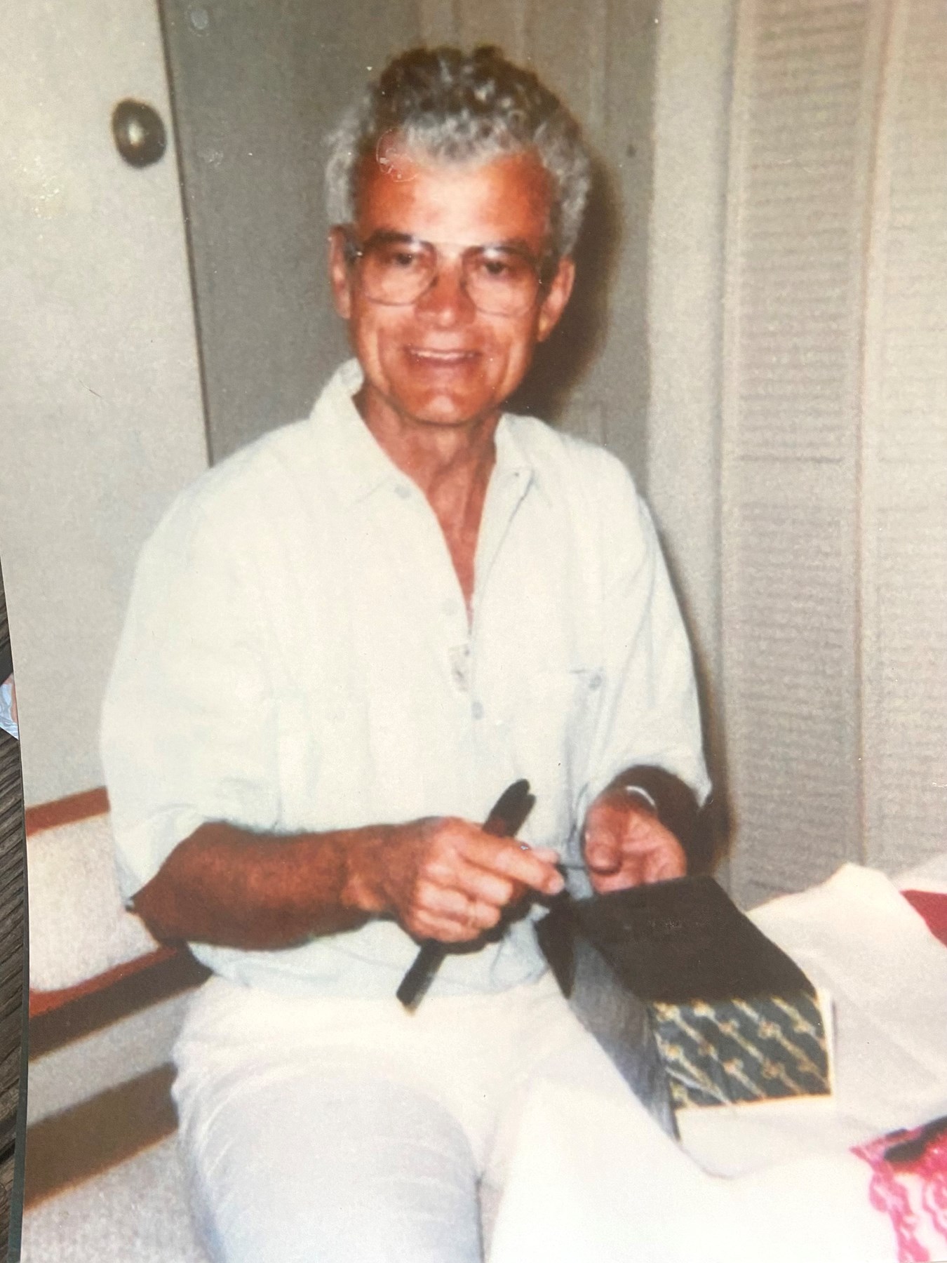 Avis de décès de Charles Donald Akey