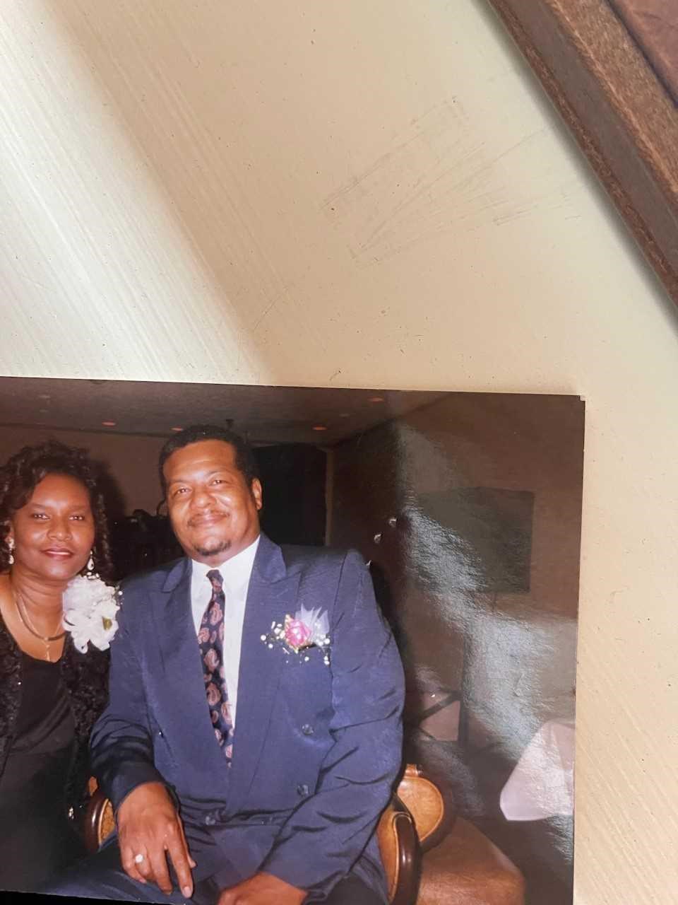 Obituary of Johnny Ray Henderson