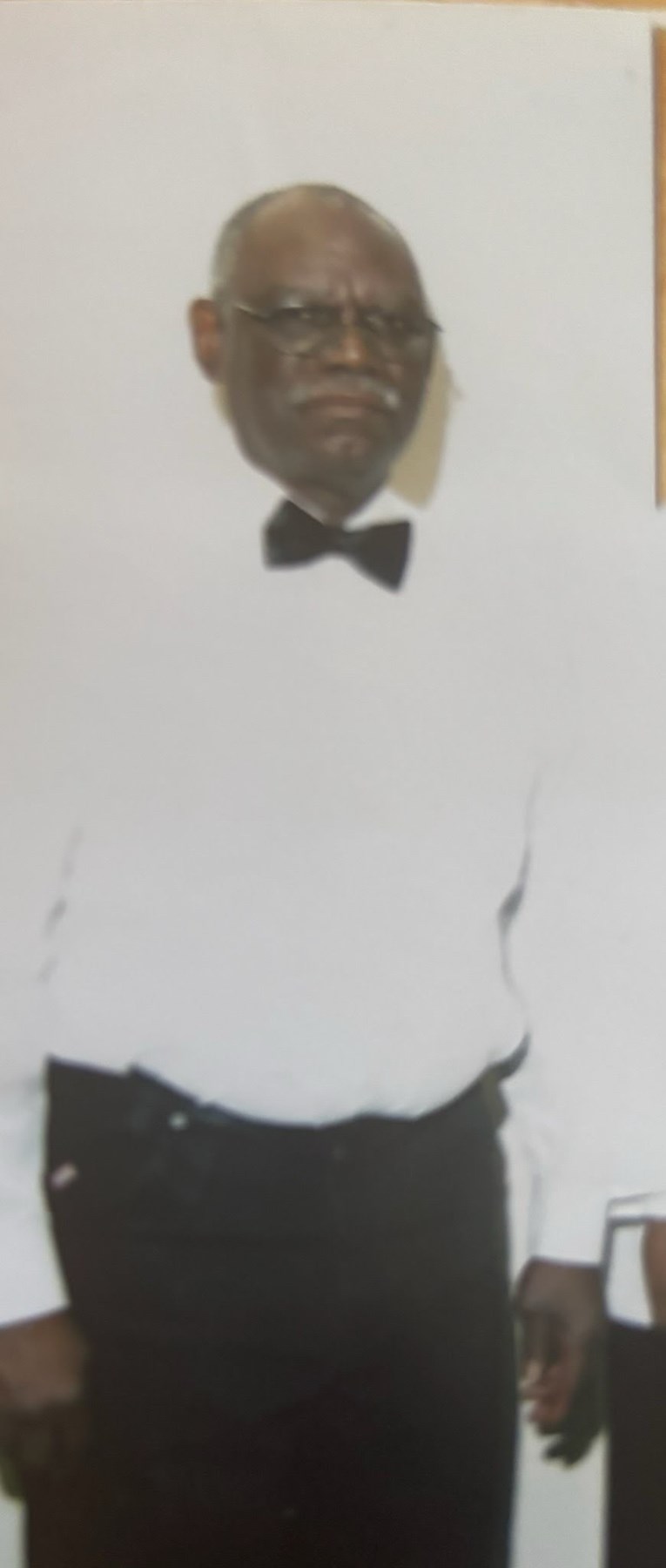 Obituary of Robert L White