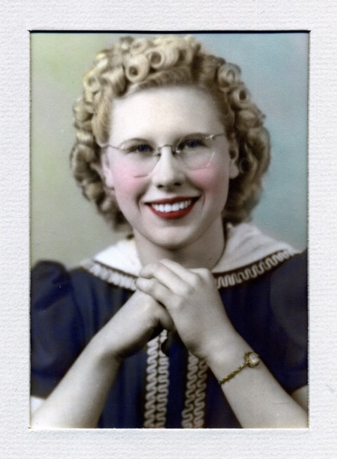 Obituary of Leona M Davis