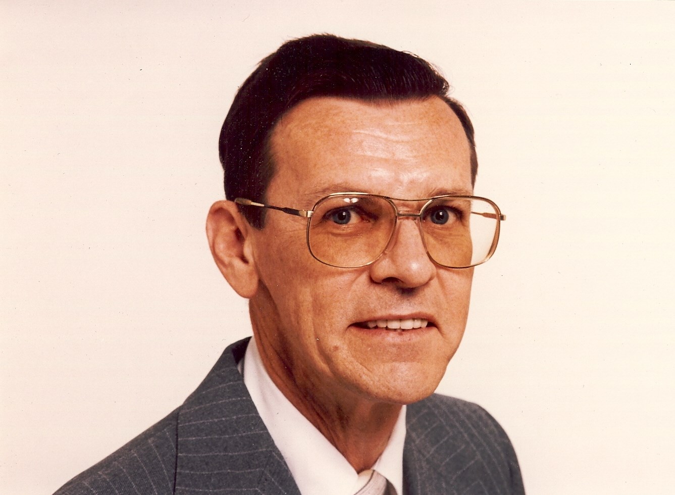 Obituary of Leonard Wallace