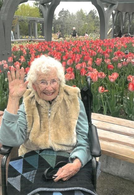 Obituary of Donna Lee Hoy