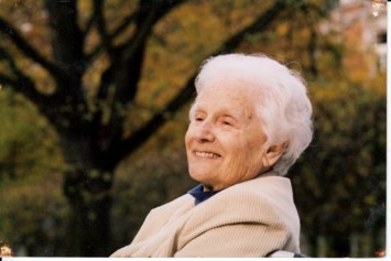 Obituary of Eva D. Bernhardt-Kabisch