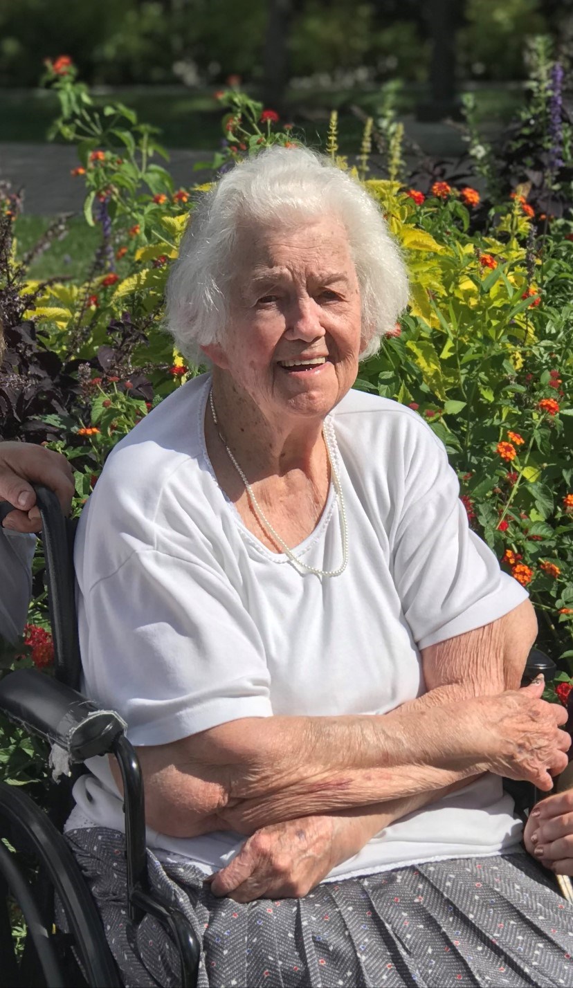 Obituario de Marjorie Louise         Van Camp