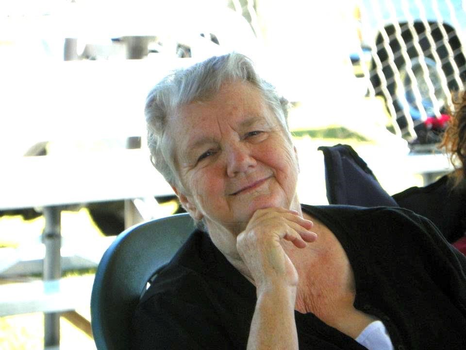 Obituario de Betty Russell