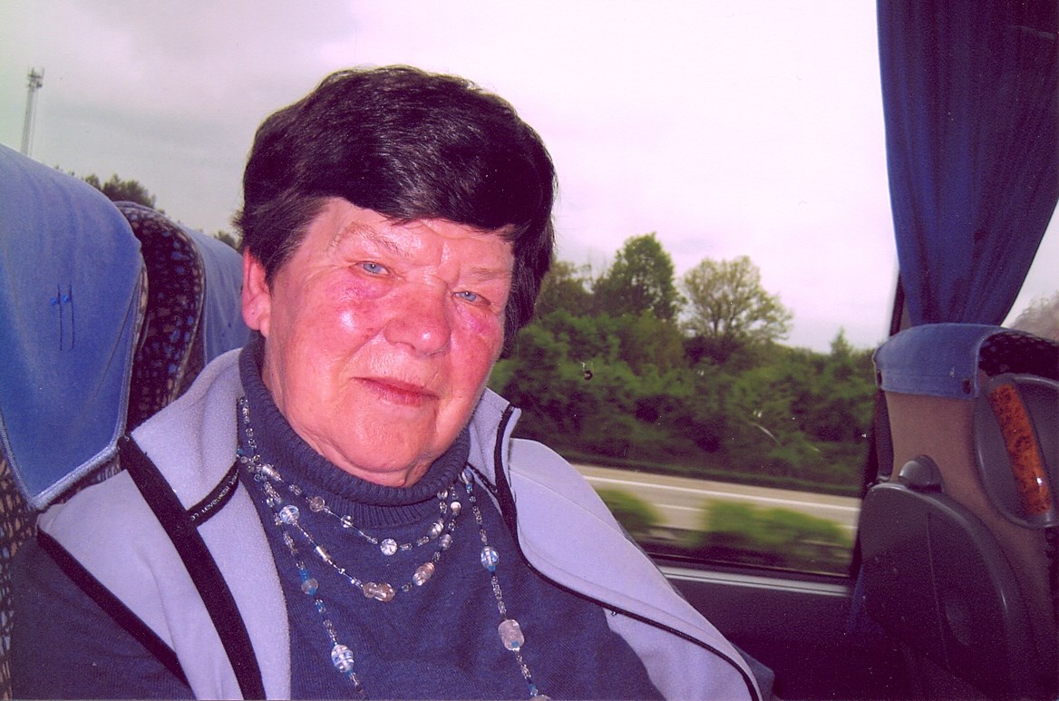 Obituary of Hedwig "Hedy" Czepluch Jakob
