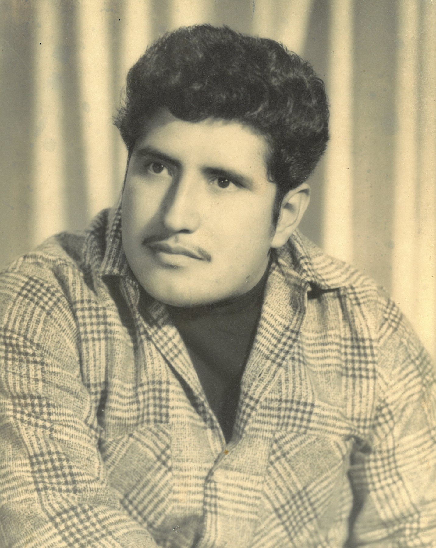 Obituary of Miguel Hernandez Jr.