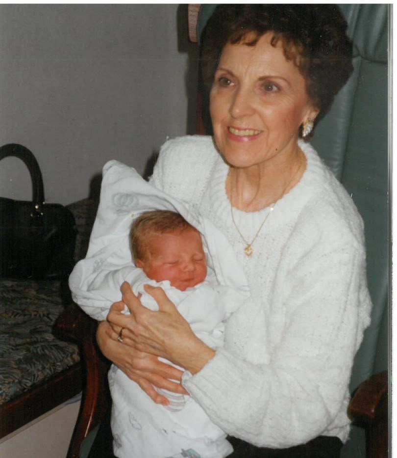 Obituario de Helen Joan Pavek