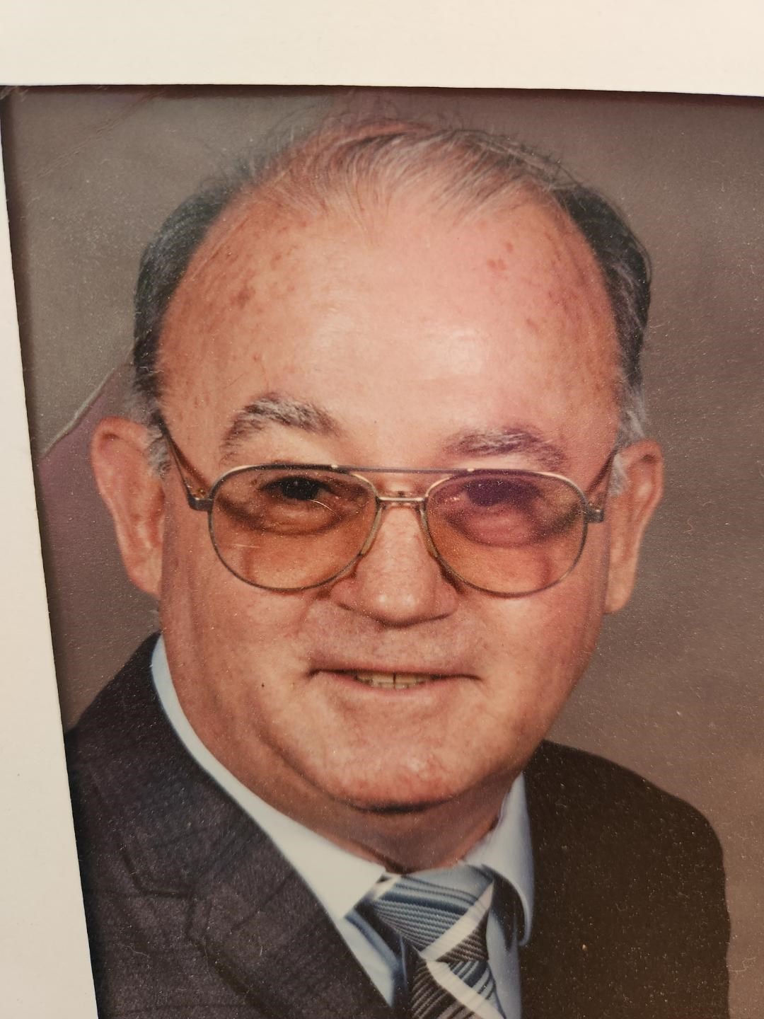 Obituary of Robert R. Howard