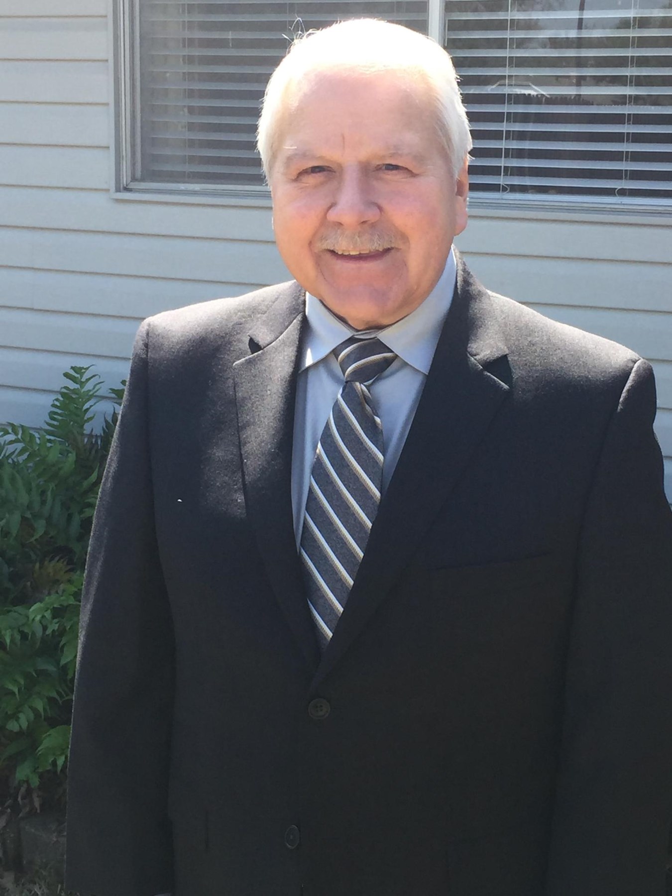 Obituary of Leonard Gale Charns Jr.